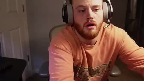 Snapshot of v_for_veng chatting on 10/19/25, 05:52 v_for_veng online show from 10/19/25, 05:52