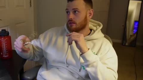 Snapshot of v_for_veng chatting on 11/13/25, 04:33 v_for_veng online show from 11/13/25, 04:33