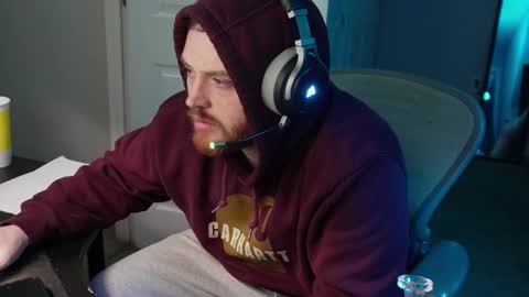 Snapshot of v_for_veng chatting on 11/19/25, 04:23 v_for_veng online show from 11/19/25, 04:23