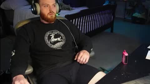 Snapshot of v_for_veng chatting on 12/17/25, 03:34 v_for_veng online show from 12/17/25, 03:34