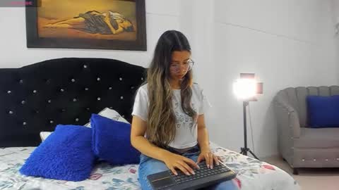 Vahiolet smith online show from 12/05/25, 03:37