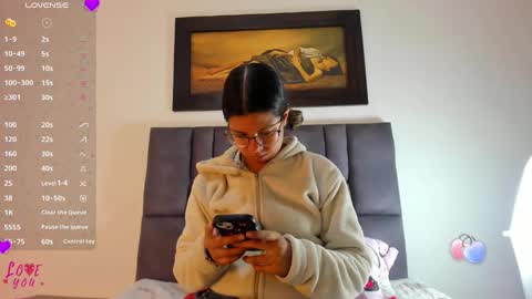 Vahiolet smith online show from 04/11/26, 03:44