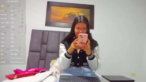 Snapshot of vahiolet_smith chatting on 06/28/26, 12:11 Vahiolet smith online show from 06/28/26, 12:11