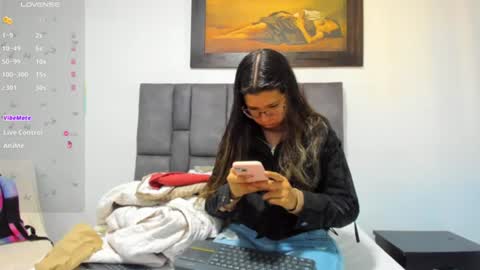 Snapshot of vahiolet_smith chatting on 07/07/26, 12:20 Vahiolet smith online show from 07/07/26, 12:20