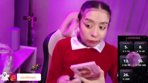 Vainilla Independent model online show from 02/14/25, 11:20