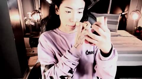 Snapshot of vaiolethsan chatting on 12/20/25, 07:43 Vaioleth online show from 12/20/25, 07:43