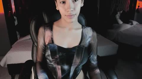 Snapshot of vaiolethsan chatting on 01/18/26, 01:59 Vaioleth online show from 01/18/26, 01:59