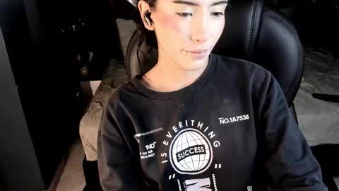 Snapshot of vaiolethsan chatting on 01/31/26, 08:51 Vaioleth online show from 01/31/26, 08:51