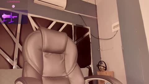 Snapshot of vaiolethsan chatting on 02/07/26, 08:45 Vaioleth online show from 02/07/26, 08:45