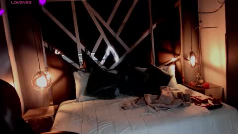 Snapshot of vaiolethsan chatting on 02/20/26, 07:36 Vaioleth online show from 02/20/26, 07:36