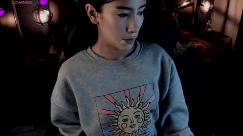 Snapshot of vaiolethsan chatting on 02/24/26, 08:40 Vaioleth online show from 02/24/26, 08:40