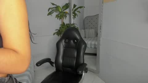 Vaioleth online show from 04/24/26, 11:34