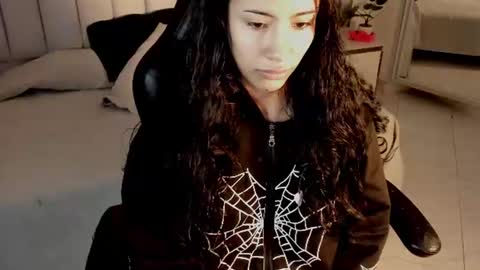 Vaioleth online show from 06/15/26, 01:02