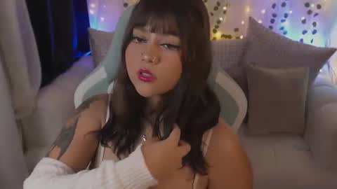 Snapshot of val_luv chatting on 06/19/26, 01:10 val online show from 06/19/26, 01:10
