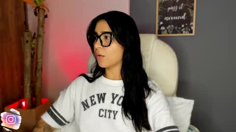 Snapshot of val_varago chatting on 11/02/25, 12:57 val_varago online show from 11/02/25, 12:57