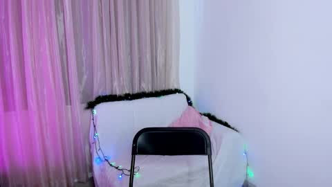 HI IM NEW online show from 12/17/25, 06:14