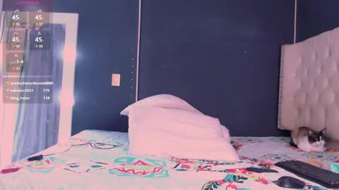 IG-valen mendoza99  twitter valenthompson99 online show from 12/14/24, 01:17