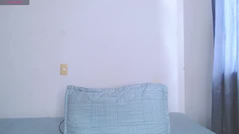 IG-valen mendoza99  twitter valenthompson99 online show from 12/04/25, 07:11