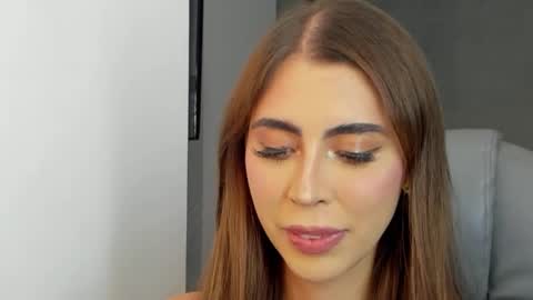 Snapshot of valenjonex chatting on 01/04/25, 10:34 Angela online show from 01/04/25, 10:34