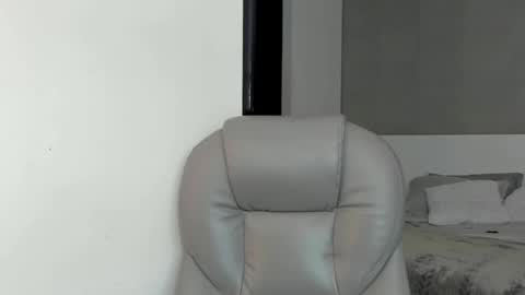 Snapshot of valenjonex chatting on 02/21/25, 10:26 Angela online show from 02/21/25, 10:26