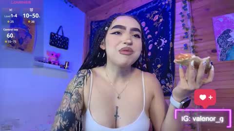Snapshot of valenor_ chatting on 11/18/25, 02:06 valentina online show from 11/18/25, 02:06