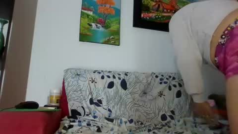 Snapshot of valenprice_xxx chatting on 07/15/26, 04:23 you valen online show from 07/15/26, 04:23