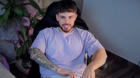 Snapshot of valenthinoking chatting on 09/08/25, 11:59 valenthinoking online show from 09/08/25, 11:59