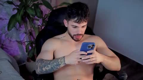 Snapshot of valenthinoking chatting on 09/12/25, 11:26 valenthinoking online show from 09/12/25, 11:26