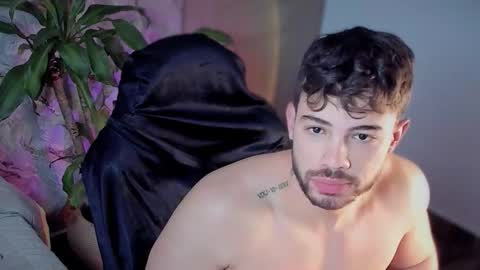 Snapshot of valenthinoking chatting on 09/14/25, 11:04 valenthinoking online show from 09/14/25, 11:04