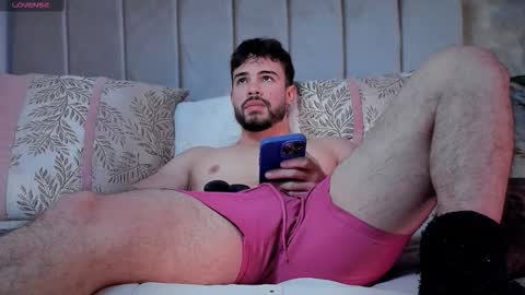 Snapshot of valenthinoking chatting on 10/15/25, 03:50 valenthinoking online show from 10/15/25, 03:50