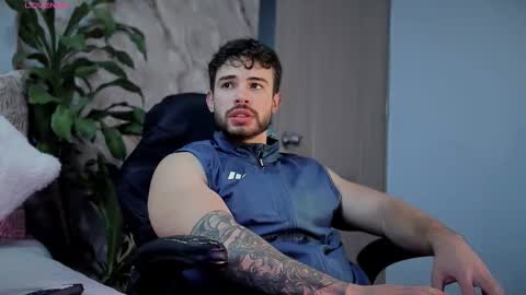 Snapshot of valenthinoking chatting on 10/23/25, 03:06 valenthinoking online show from 10/23/25, 03:06