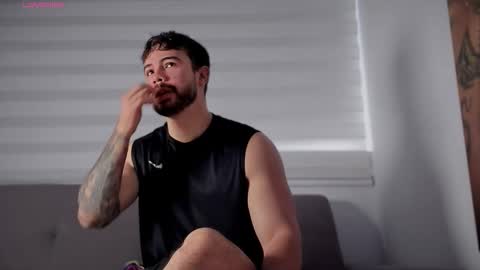 Snapshot of valenthinoking chatting on 10/25/25, 05:51 valenthinoking online show from 10/25/25, 05:51