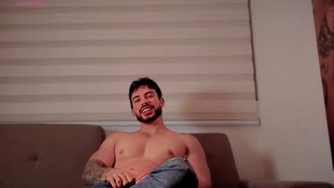 Snapshot of valenthinoking chatting on 10/26/25, 05:57 valenthinoking online show from 10/26/25, 05:57