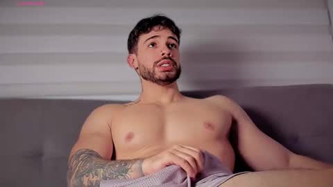 Snapshot of valenthinoking chatting on 11/26/25, 02:23 valenthinoking online show from 11/26/25, 02:23