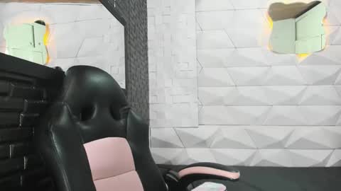 Snapshot of valentina_coba11 chatting on 01/08/25, 08:39 Valentina online show from 01/08/25, 08:39