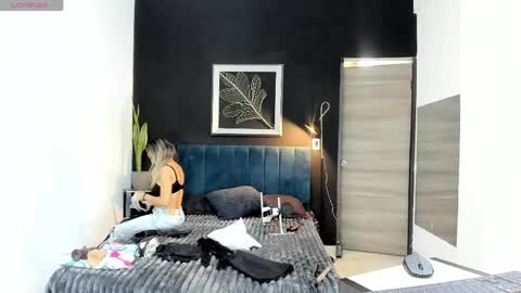 valentina_herrrera online show from 05/19/26, 02:01