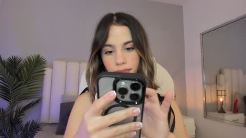 Snapshot of valentina_m17 chatting on 01/15/25, 04:36 VALENTINA online show from 01/15/25, 04:36