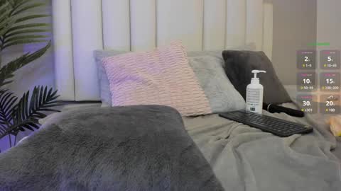 Snapshot of valentina_m17 chatting on 01/15/25, 07:48 VALENTINA online show from 01/15/25, 07:48