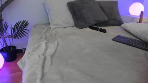 Snapshot of valentina_m17 chatting on 03/12/25, 02:52 VALENTINA online show from 03/12/25, 02:52