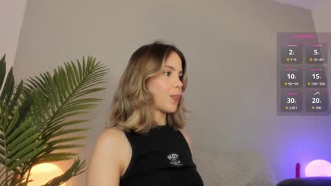 Snapshot of valentina_m17 chatting on 09/27/25, 01:54 VALENTINA online show from 09/27/25, 01:54