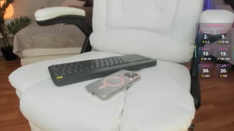 Snapshot of valentina_m17 chatting on 10/22/25, 10:53 VALENTINA online show from 10/22/25, 10:53