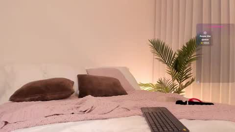 Snapshot of valentina_m17 chatting on 11/28/25, 12:13 VALENTINA online show from 11/28/25, 12:13