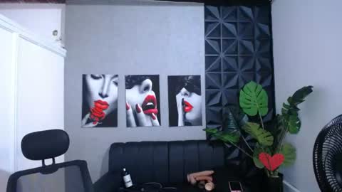 Snapshot of valentina_mature chatting on 06/13/26, 09:46 Valentina online show from 06/13/26, 09:46
