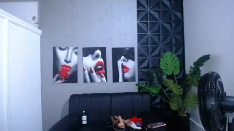 Snapshot of valentina_mature chatting on 06/15/26, 12:13 Valentina online show from 06/15/26, 12:13