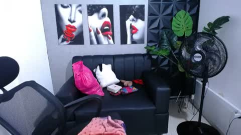 Snapshot of valentina_mature chatting on 06/16/26, 11:18 Valentina online show from 06/16/26, 11:18