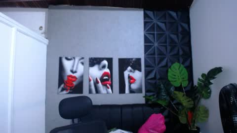 Snapshot of valentina_mature chatting on 06/19/26, 09:40 Valentina online show from 06/19/26, 09:40