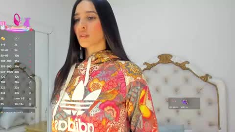 Snapshot of valentina_ross_ chatting on 02/20/25, 12:04 Valentina online show from 02/20/25, 12:04