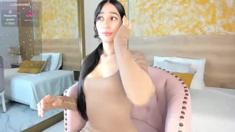 Valentina  online show from 12/18/25, 11:38