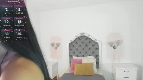 Snapshot of valentina_ross_ chatting on 04/27/26, 12:36 Valentina online show from 04/27/26, 12:36