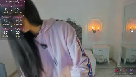Snapshot of valentina_ross_ chatting on 05/09/26, 11:37 Valentina online show from 05/09/26, 11:37
